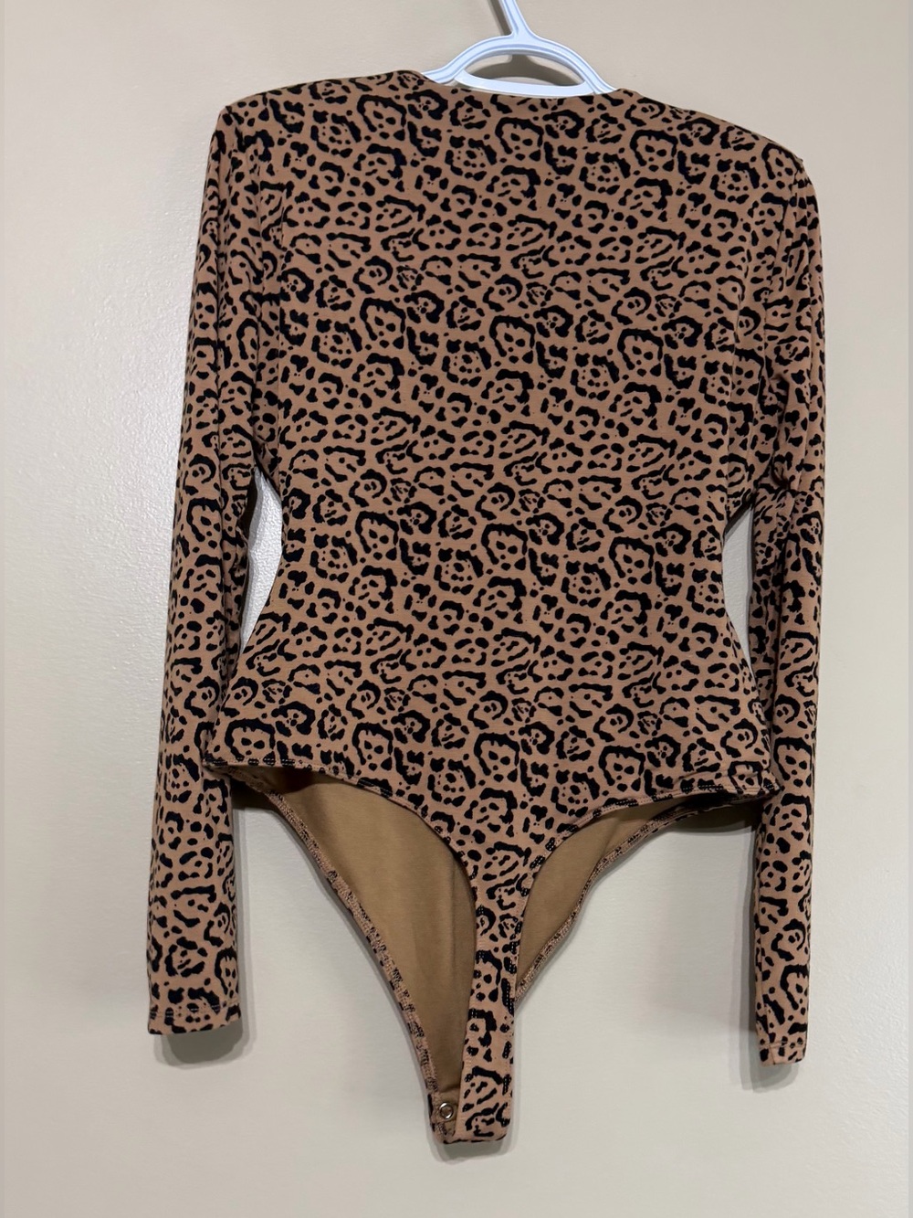 Good American Leopard Power Shoulder Bodysuit - Picture 12 of 16